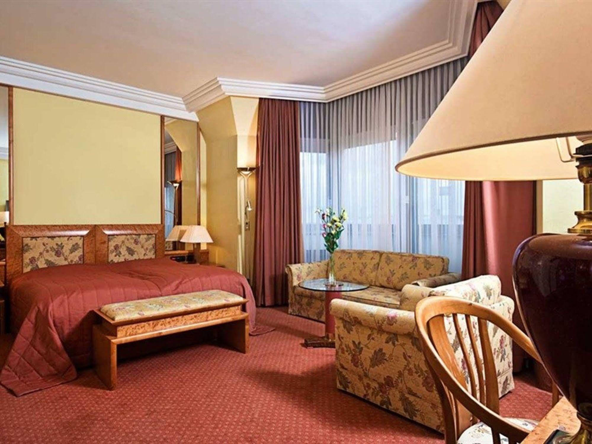 Hotel Mondial Am Kurfuerstendamm Берлин Екстериор снимка