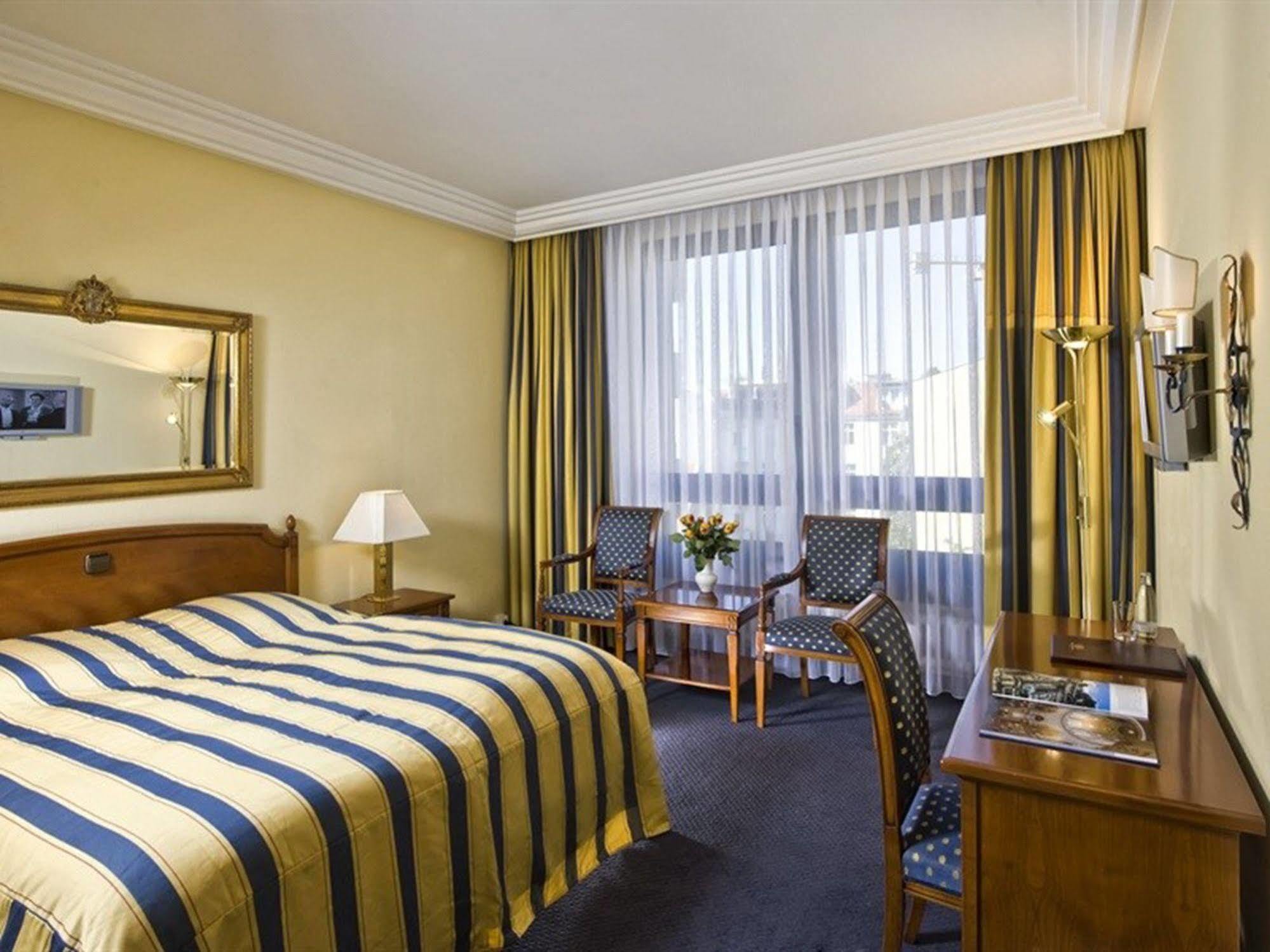 Hotel Mondial Am Kurfuerstendamm Берлин Екстериор снимка